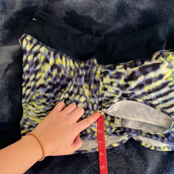 Nike Dry Fit Running Shorts Sz Medium - Picture 6 of 6